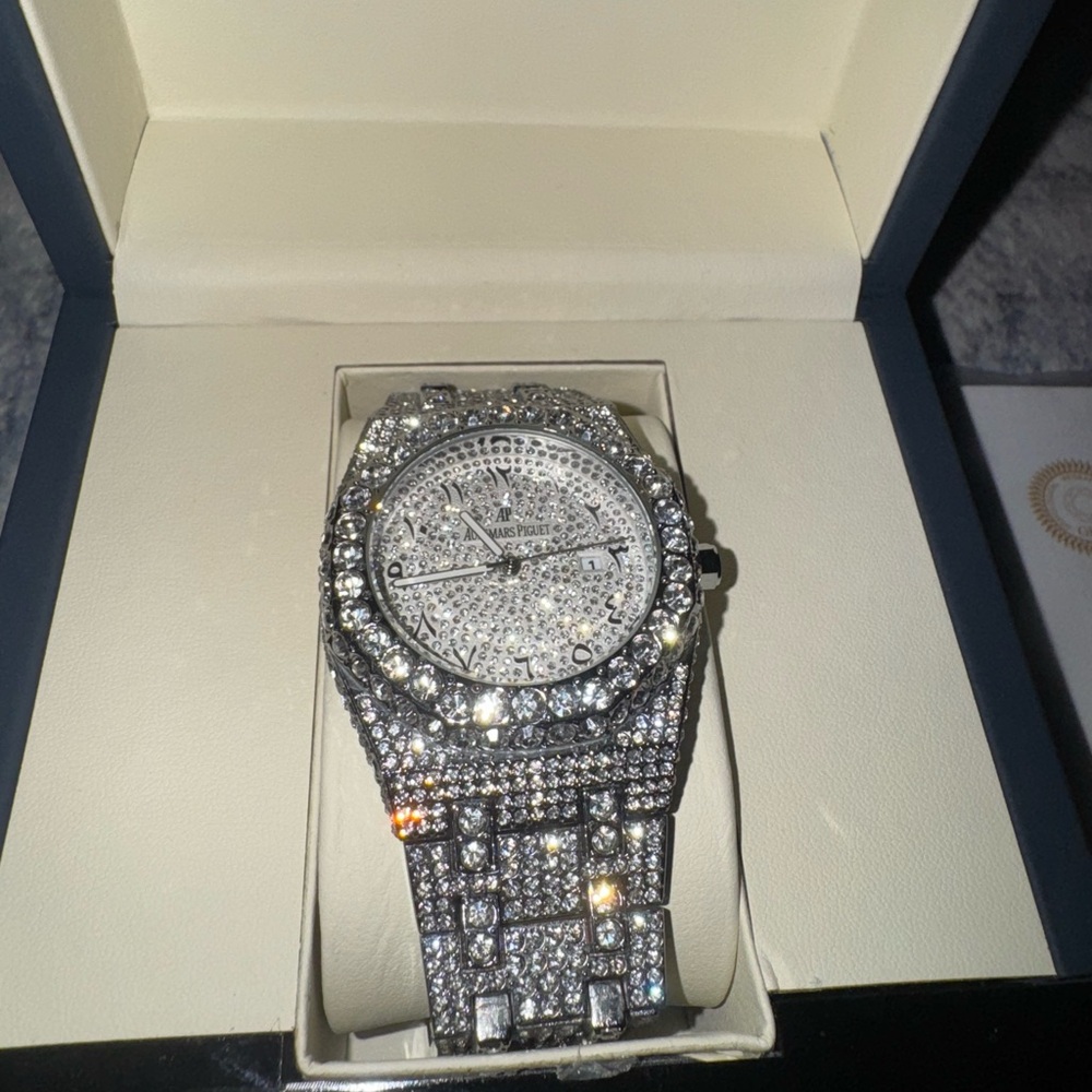 Audemars Piguet Silver Luxury Timepiece - Picture 4 of 8